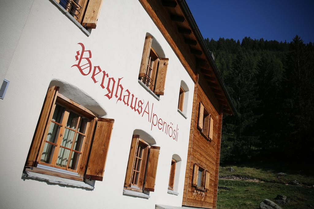 Berghaus Alpenroesli Hotel Клостерс Екстериор снимка