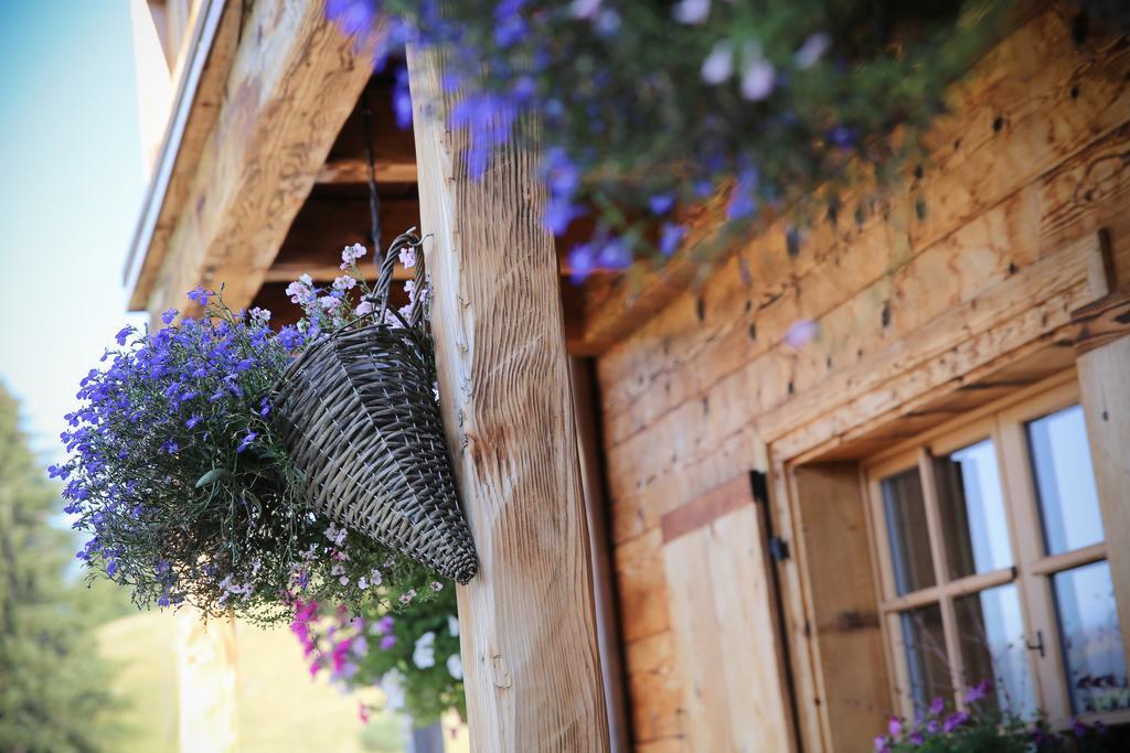 Berghaus Alpenroesli Hotel Клостерс Екстериор снимка