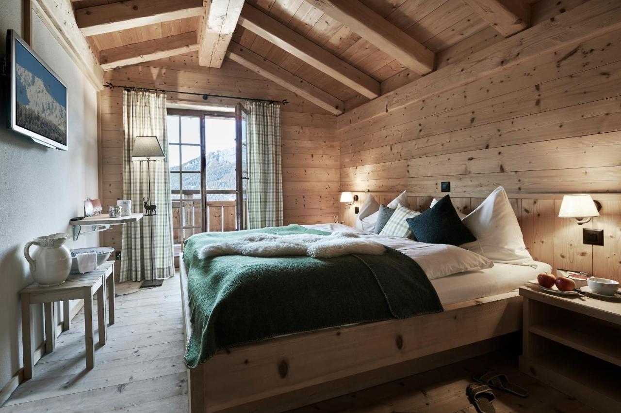 Berghaus Alpenroesli Hotel Клостерс Екстериор снимка