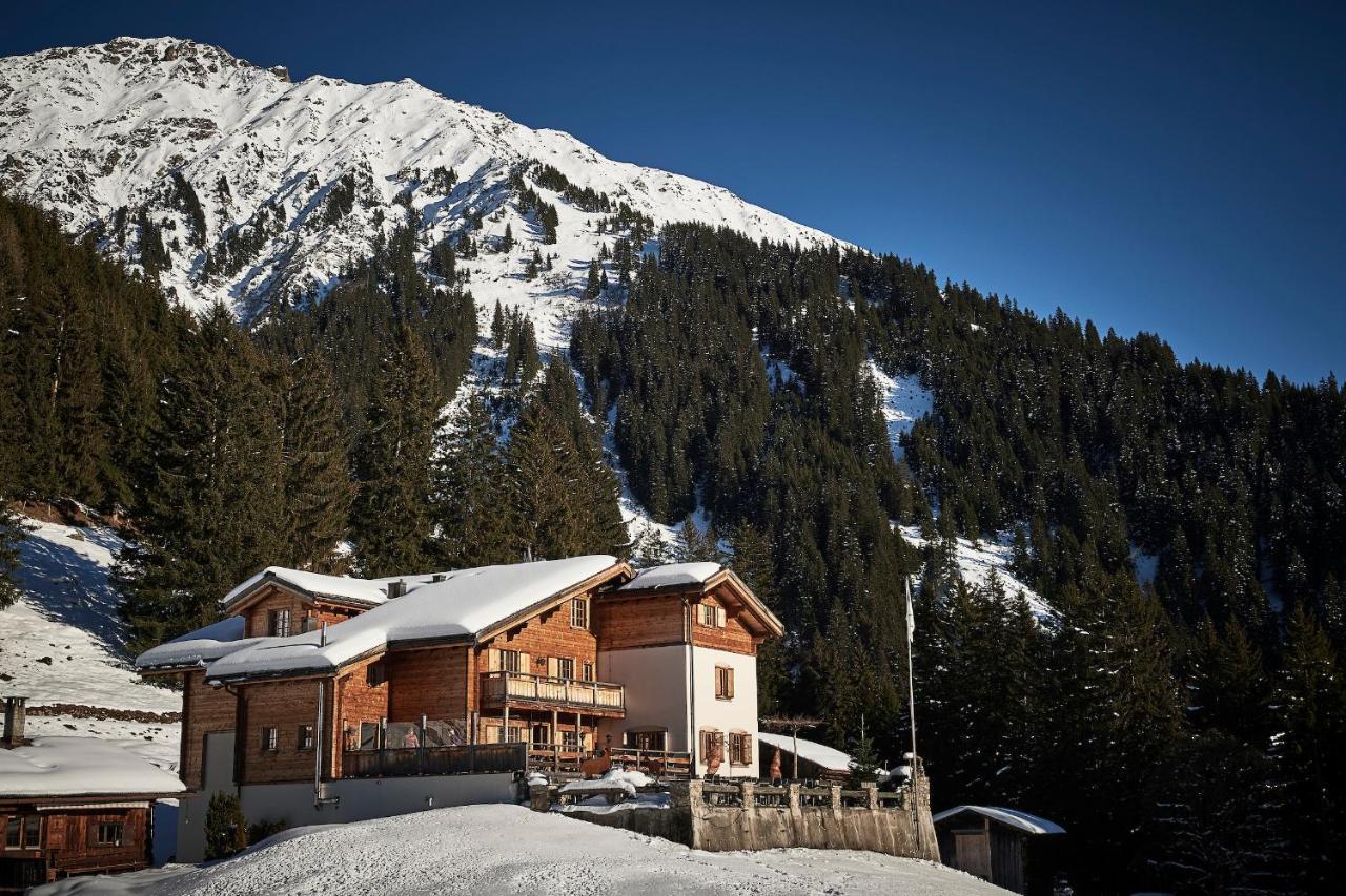 Berghaus Alpenroesli Hotel Клостерс Екстериор снимка