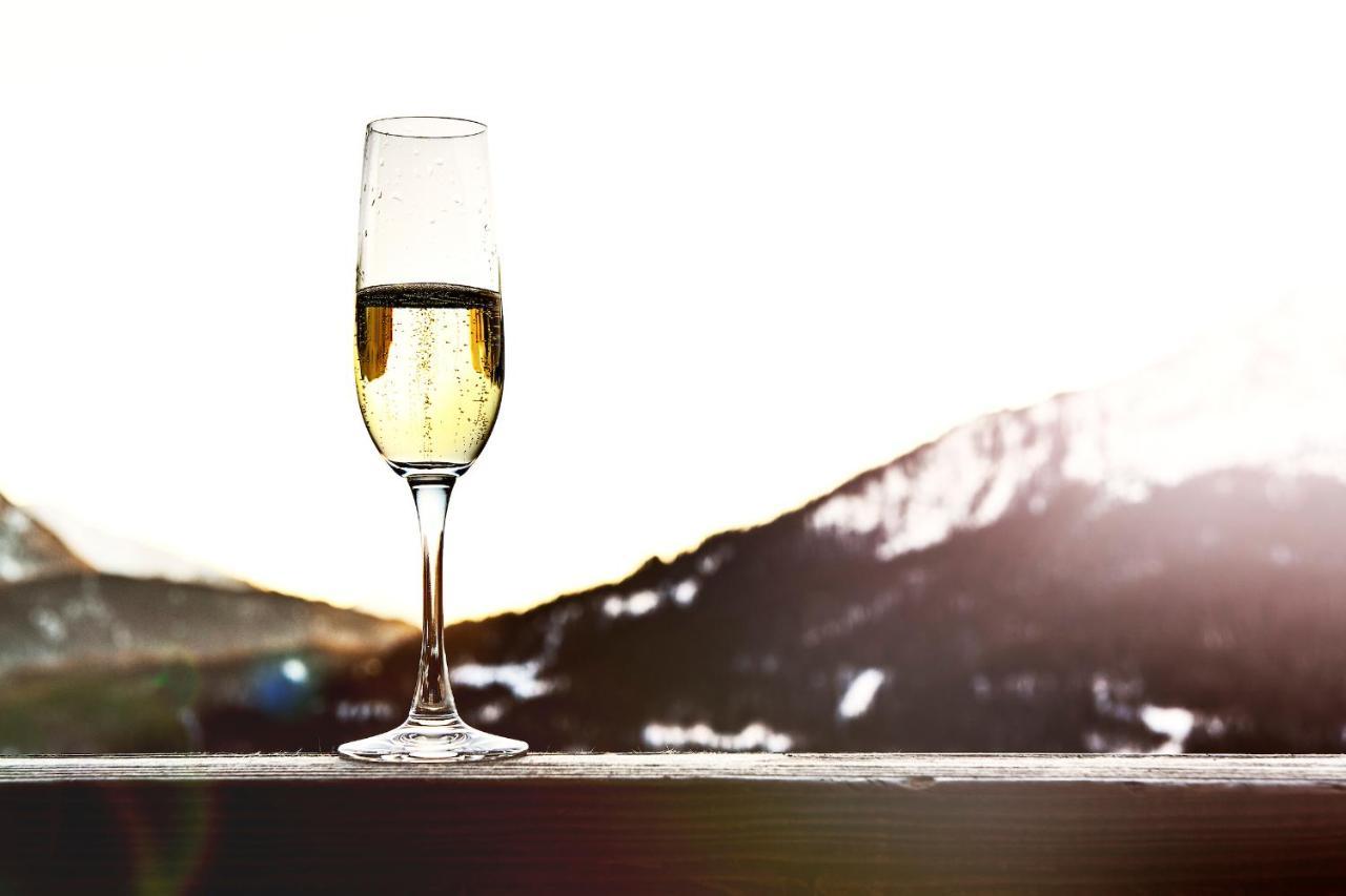 Berghaus Alpenroesli Hotel Клостерс Екстериор снимка