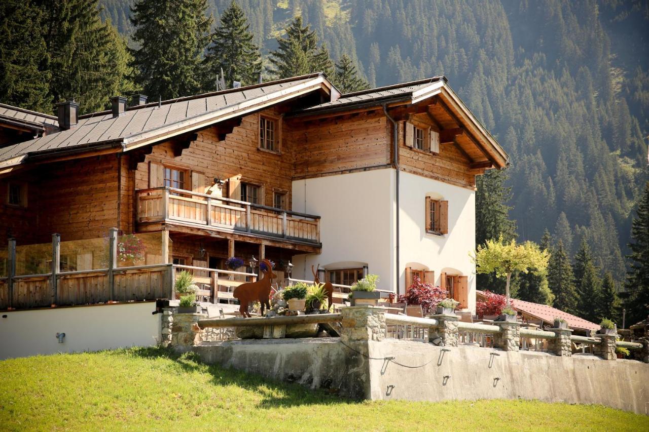 Berghaus Alpenroesli Hotel Клостерс Екстериор снимка